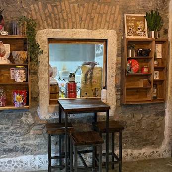 paninoteca-como-resinnova-pavimenti-rivestimenti-calceterra-pastellone-effetto-shabby-