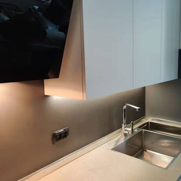 resinnova-pavimenti-rivestimenti-resina-appartamento-giulia-como