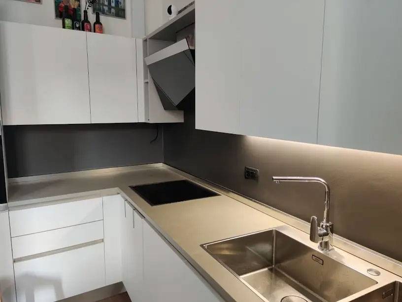 resinnova-pavimenti-rivestimenti-resina-appartamento-giulia-como