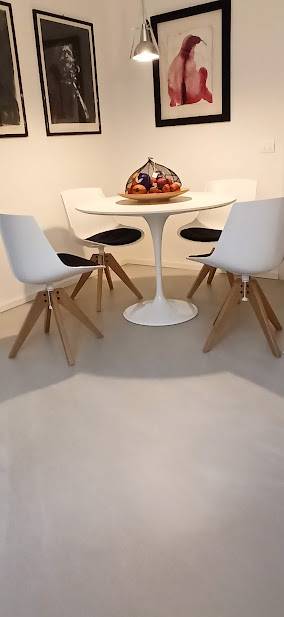 appartamento-giulio-como-resinnova-pavimenti-rivestimenti-microcemento-pastellone-rivestimenti-farrow&ball (12)