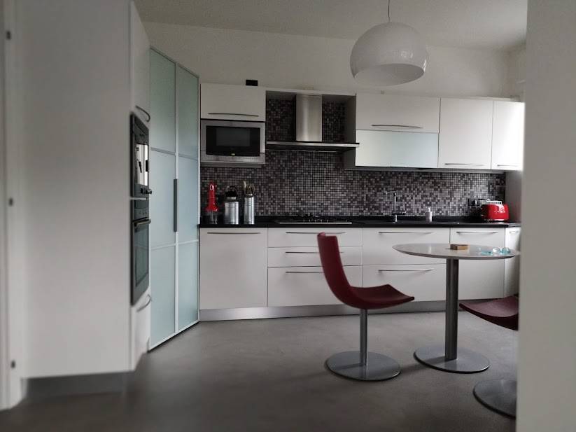 appartamento-sara-provincia-di-como-resinnova-pavimenti-rivestimenti-microcemento-naturalg40-carte-da-parati-wallpeppergroup-farrow&ball-finitura-estate-emulsion (2)