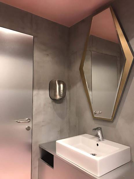 showroom-milano-resinnova-pavimenti-rivestimenti-pastellone-microstucco-naturalg40(1))