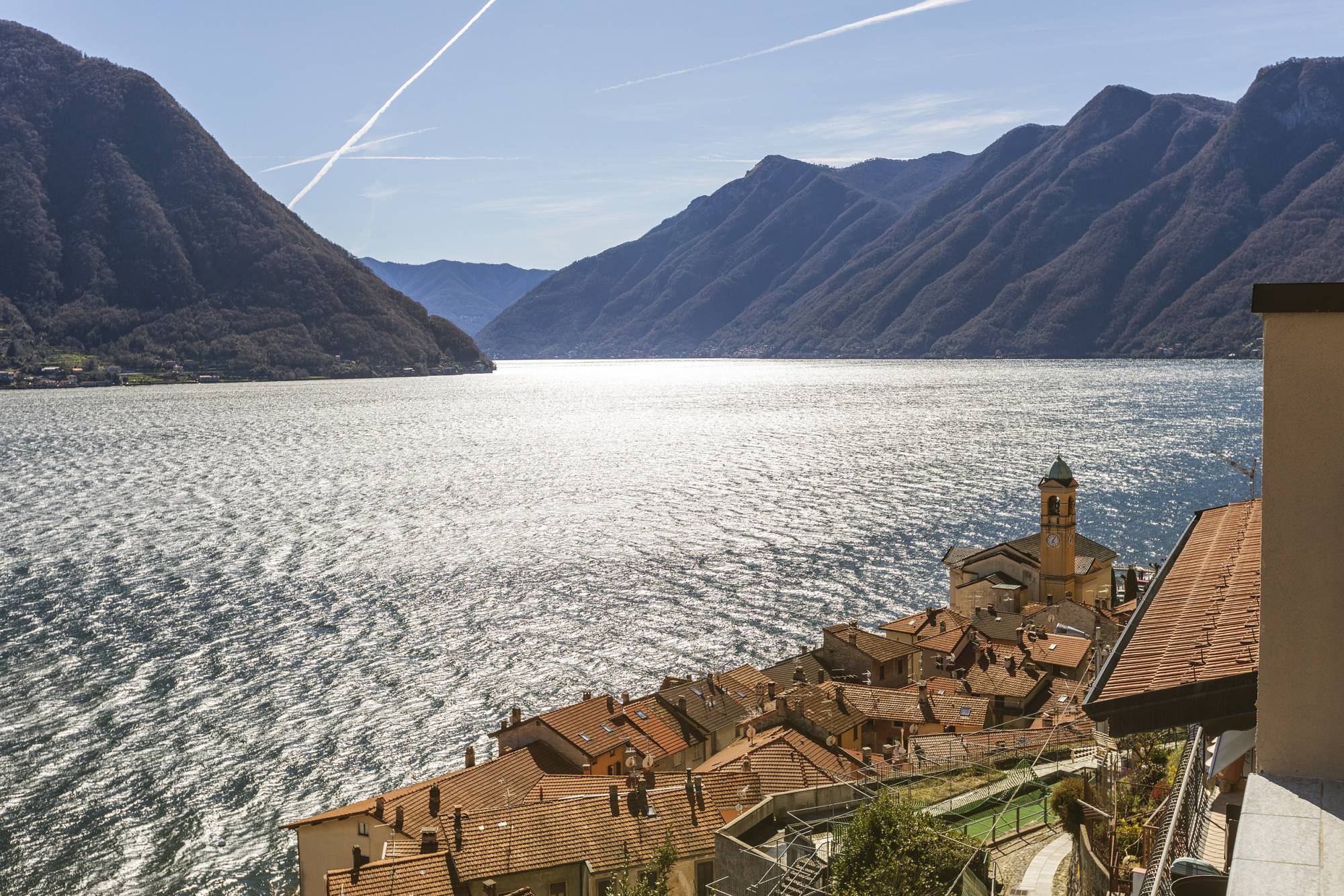 villa-clementina-resinnova-provincia-di-como-pavimenti-rivestimenti-calce-naturale-microcemento-naturale-resine-metalliche-calceterra-pastellone-monolak-finitura-dead-flat-(23)