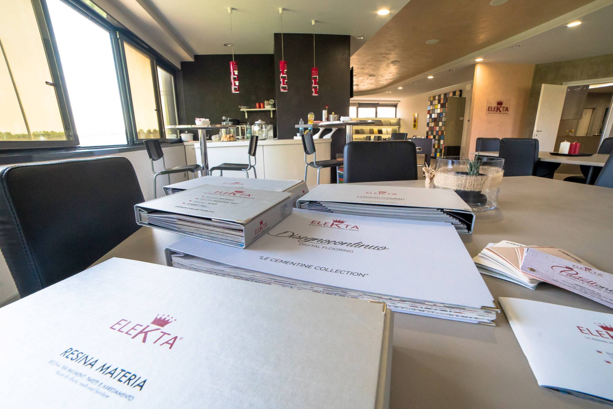 resinnova-showroom-cadorago-pavimenti-supercifi-resina-microcementi (150)