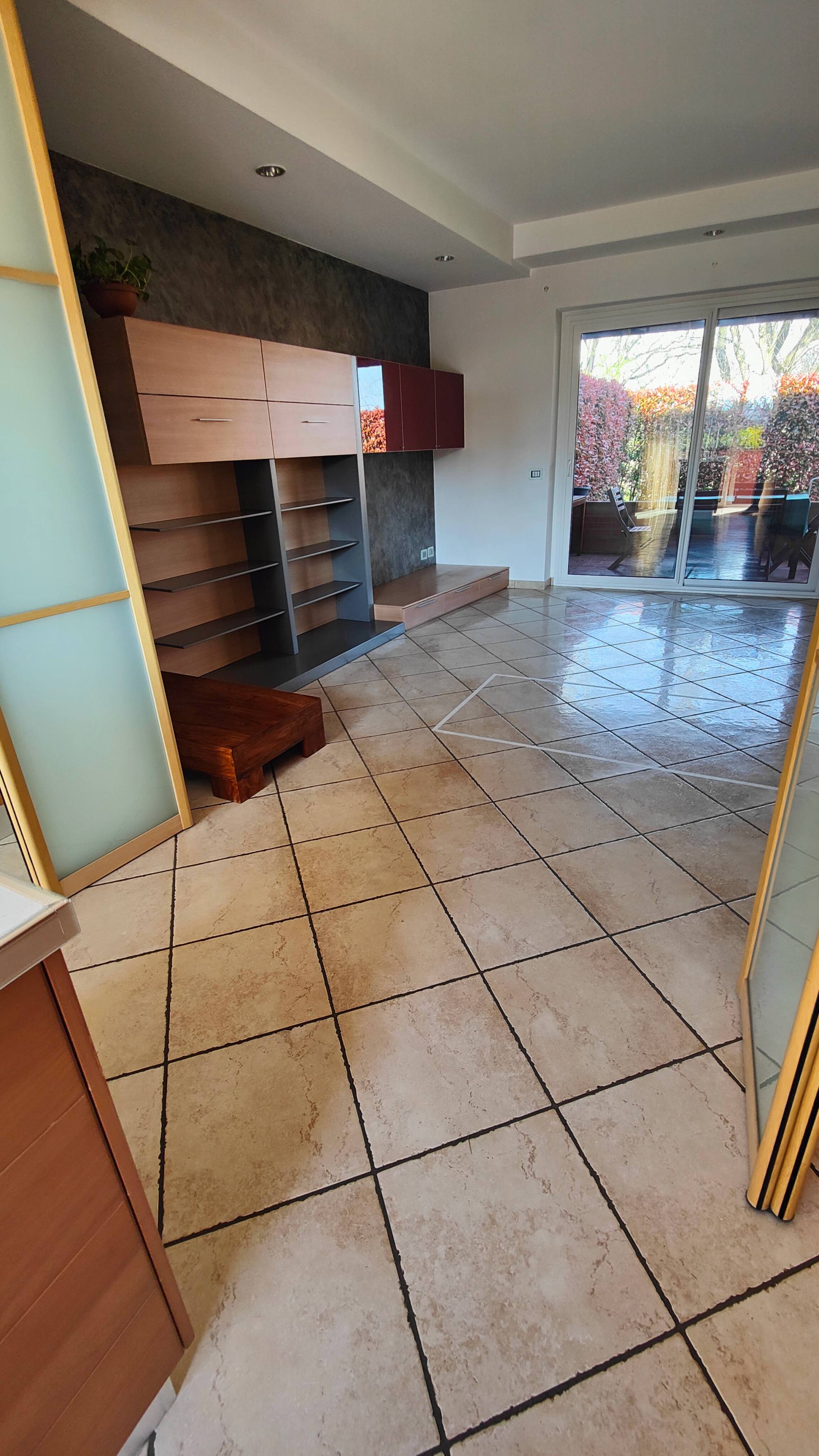 appartamento-corbetta-resinnova-monza-e-brianza-supefici-pavimenti-microcemento-natural-g40-2