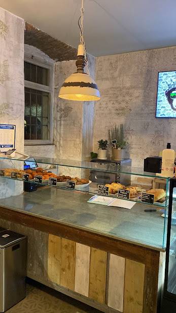 paninoteca-como-resinnova-pavimenti-rivestimenti-calceterra-pastellone-effetto-shabby- (2)