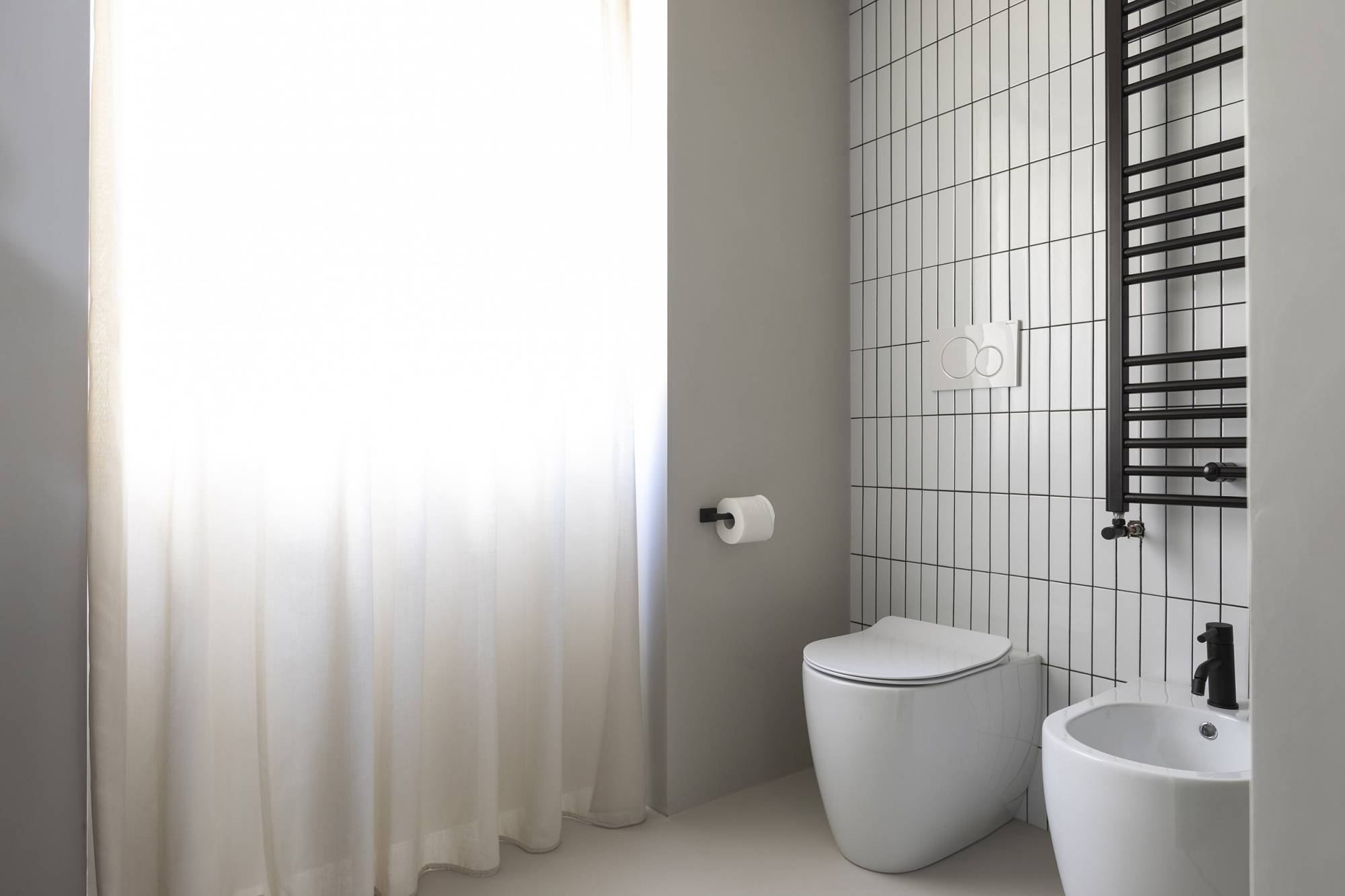 villa-clementina-resinnova-provincia-di-como-pavimenti-rivestimenti-calce-naturale-microcemento-naturale-resine-metalliche-calceterra-pastellone-monolak-finitura-dead-flat-(51)