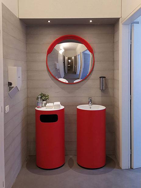 bagni-we-are-social-resinnova-milano-rivestimento-natural-g40-effetto-cassero