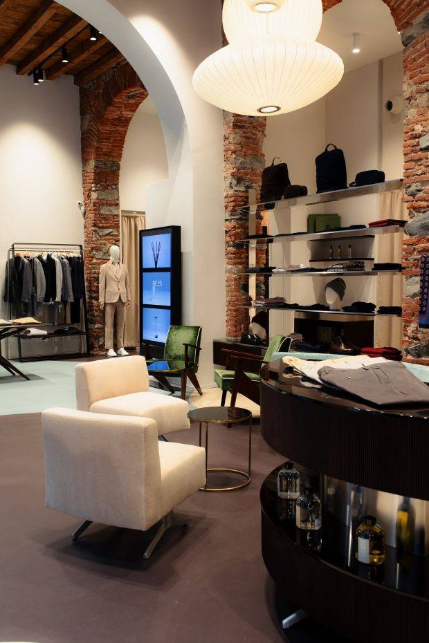 resinnova-negozio-abbigliamento-resina-rivestimenti (1)