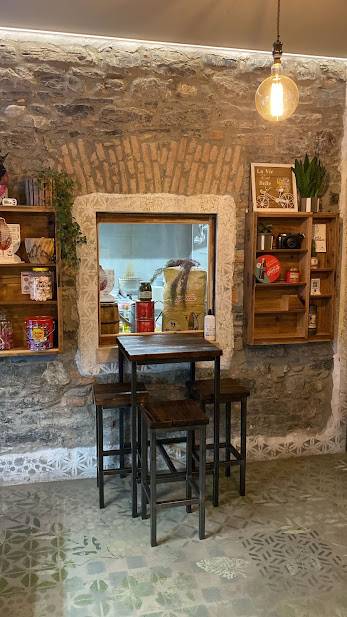 paninoteca-como-resinnova-pavimenti-rivestimenti-calceterra-pastellone-effetto-shabby-