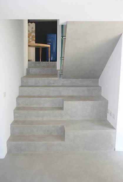 appartamentio-resinnova-monza-e-brianza-pavimenti-rivestimenti-scale-microcemento-naturalg40-resina-materia-rivestimenti-farrow&ball-finitura-estate-emulsion (1)
