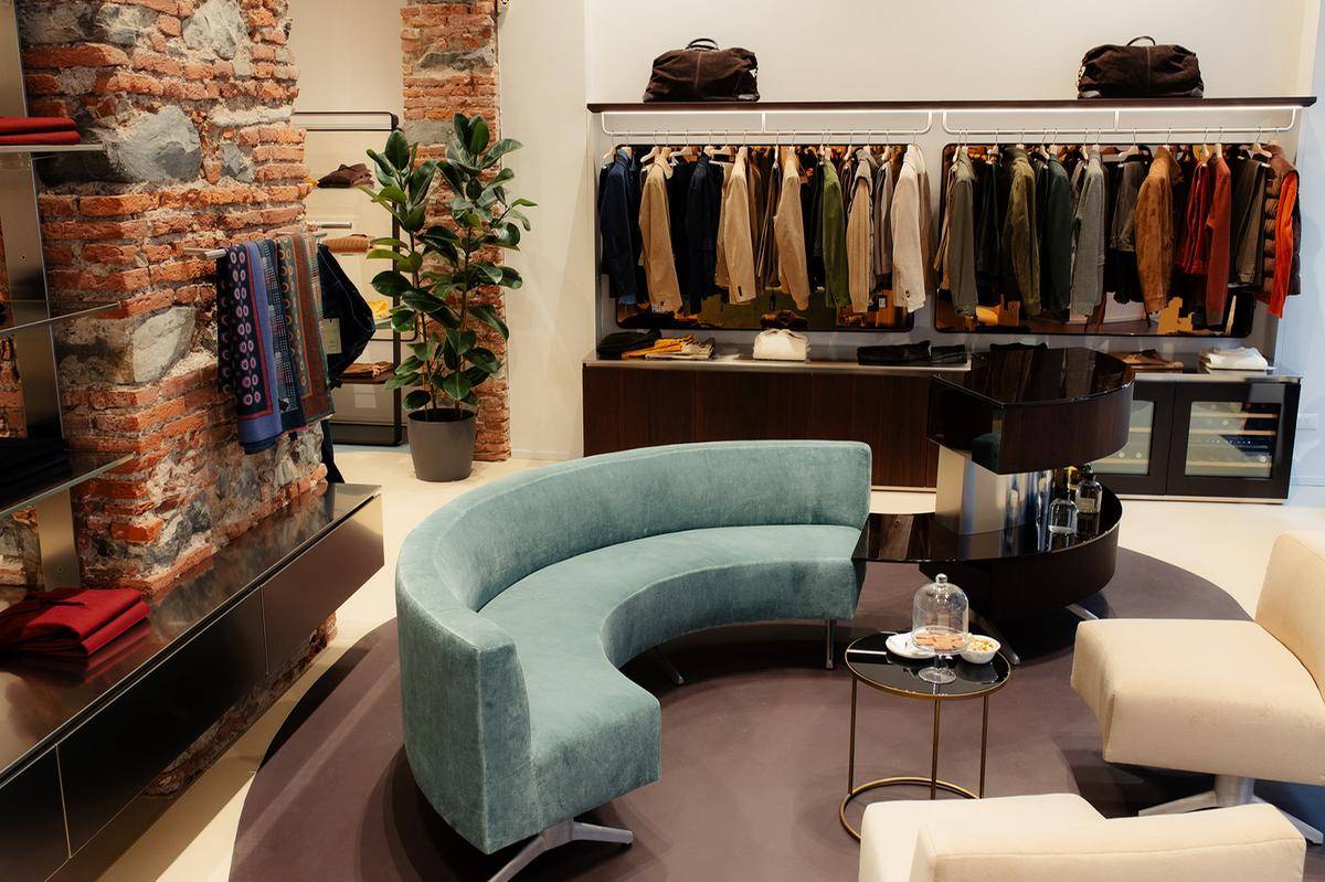 resinnova-negozio-abbigliamento-resina-rivestimenti (2)