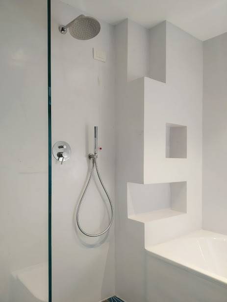 appartamentio-resinnova-monza-e-brianza-pavimenti-rivestimenti-scale-microcemento-naturalg40-resina-materia-rivestimenti-farrow&ball-finitura-estate-emulsion (2)