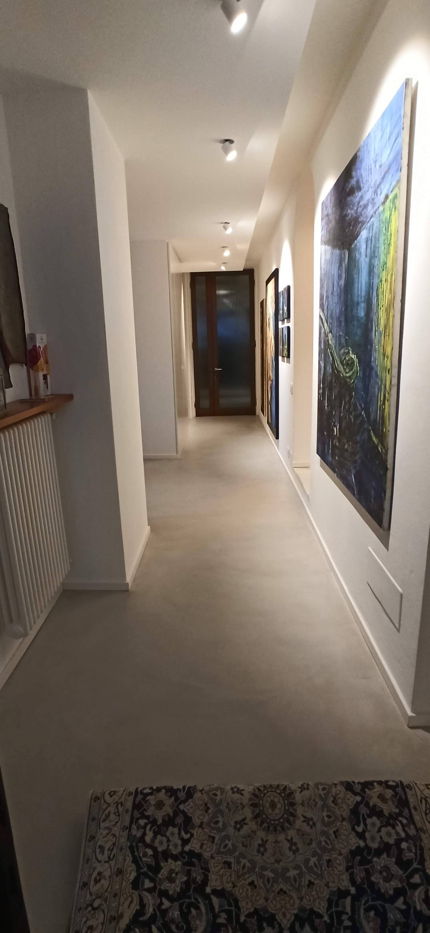 appartamento-giulio-como-resinnova-pavimenti-rivestimenti-microcemento-pastellone-rivestimenti-farrow&ball (7)