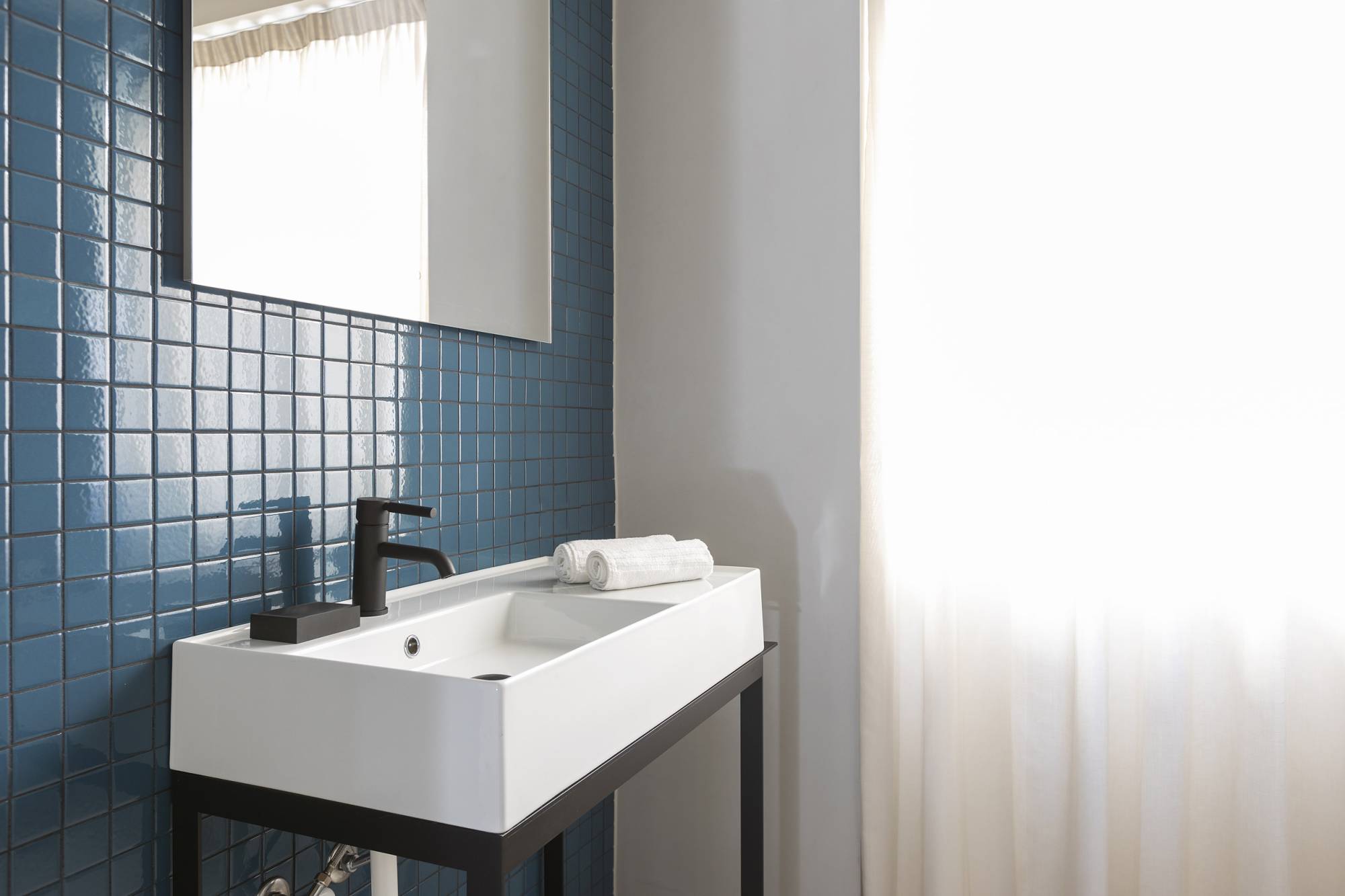 villa-clementina-resinnova-provincia-di-como-pavimenti-rivestimenti-calce-naturale-microcemento-naturale-resine-metalliche-calceterra-pastellone-monolak-finitura-dead-flat-(50)