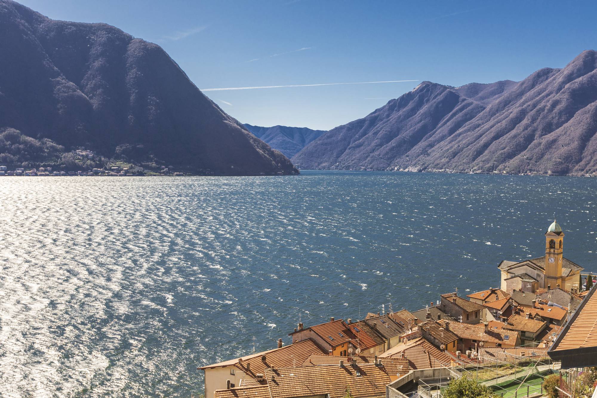 villa-clementina-resinnova-provincia-di-como-pavimenti-rivestimenti-calce-naturale-microcemento-naturale-resine-metalliche-calceterra-pastellone-monolak-finitura-dead-flat-(48)