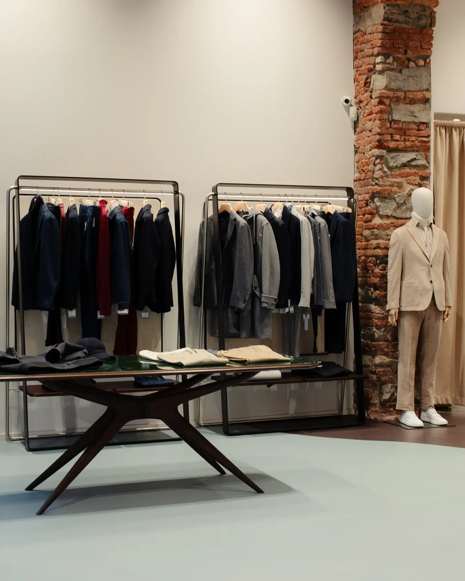 resinnova-negozio-abbigliamento-resina-rivestimenti 4