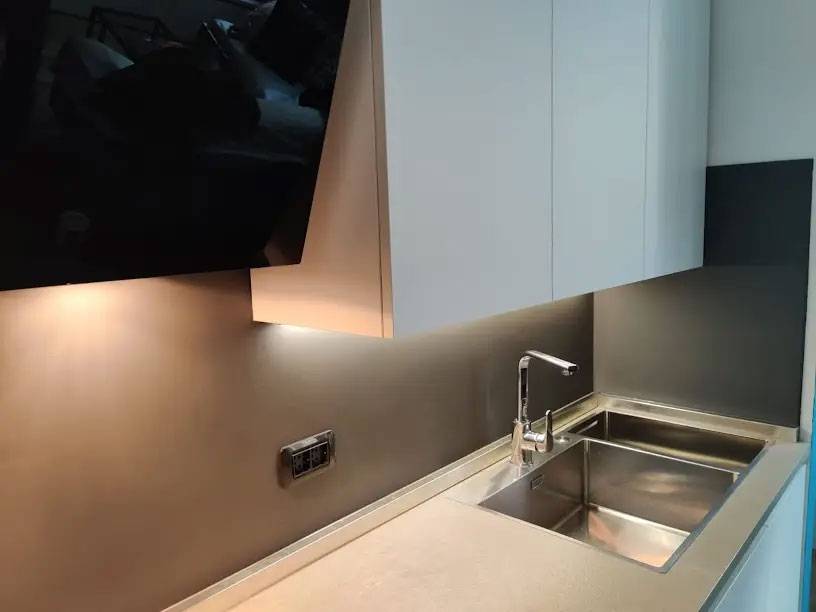 resinnova-pavimenti-rivestimenti-resina-appartamento-giulia-como