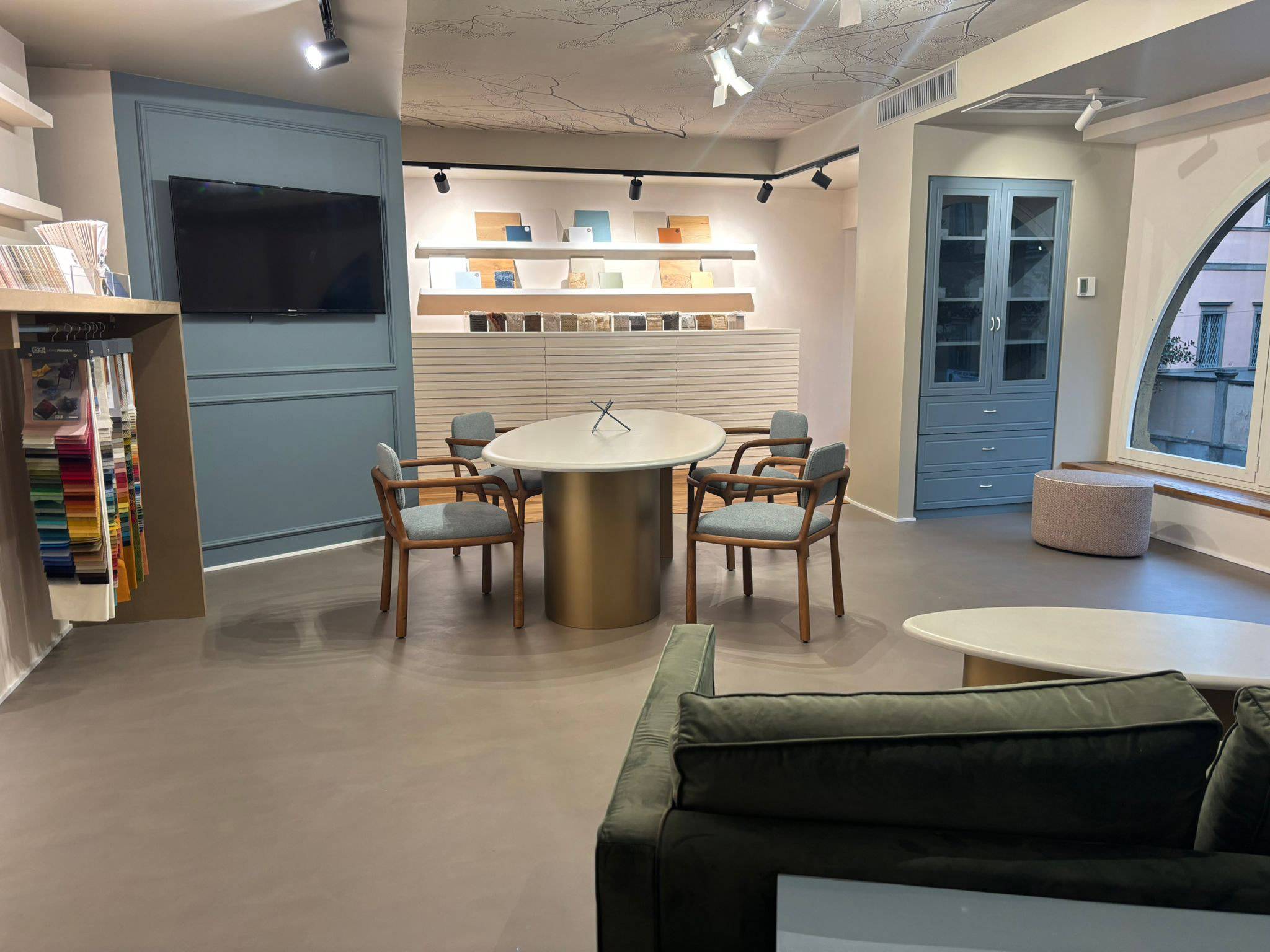 resinnova-resine-carta-da-parati-showroom-bergamo-1