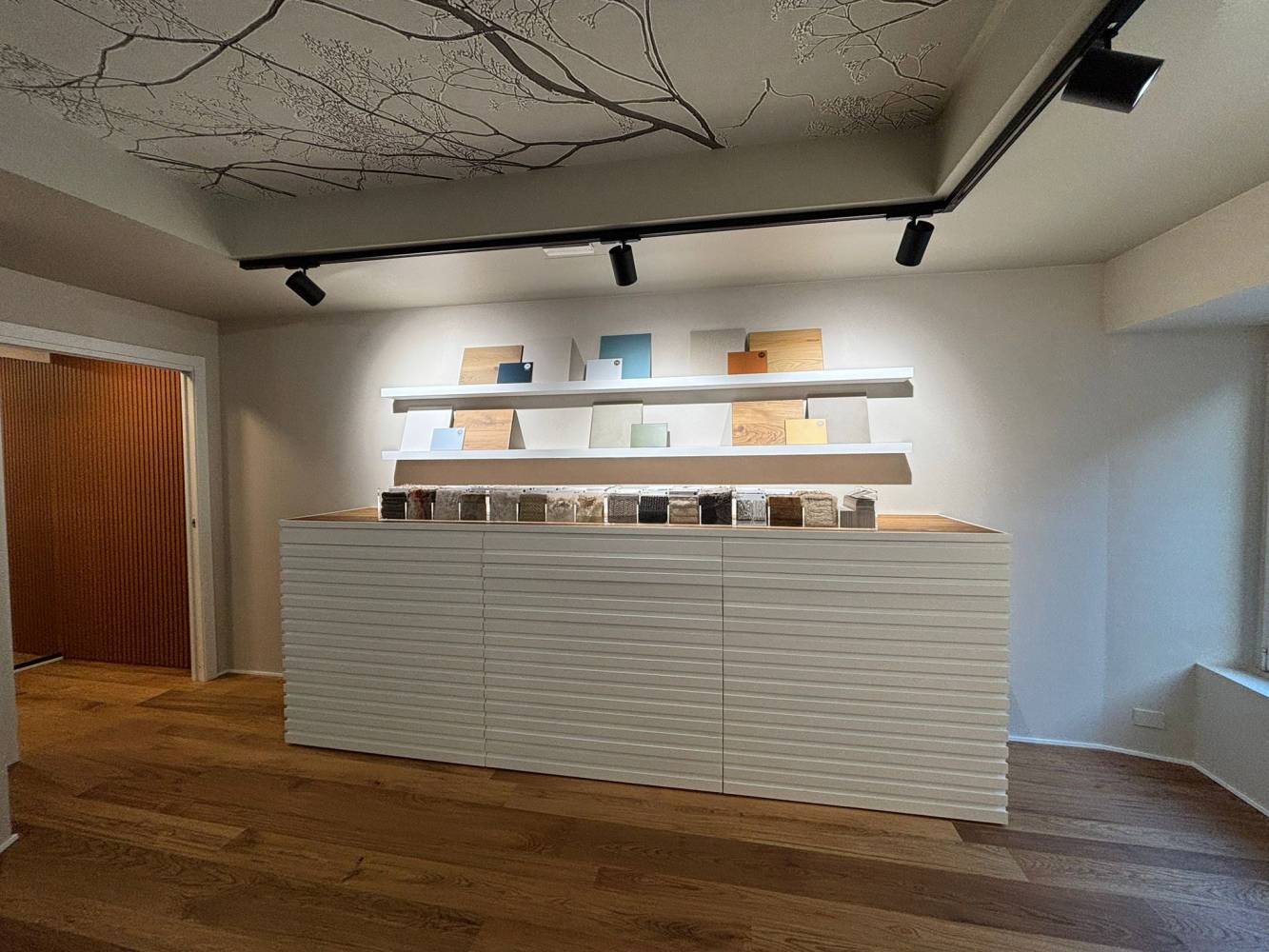 resinnova-resine-carta-da-parati-showroom-bergamo-2